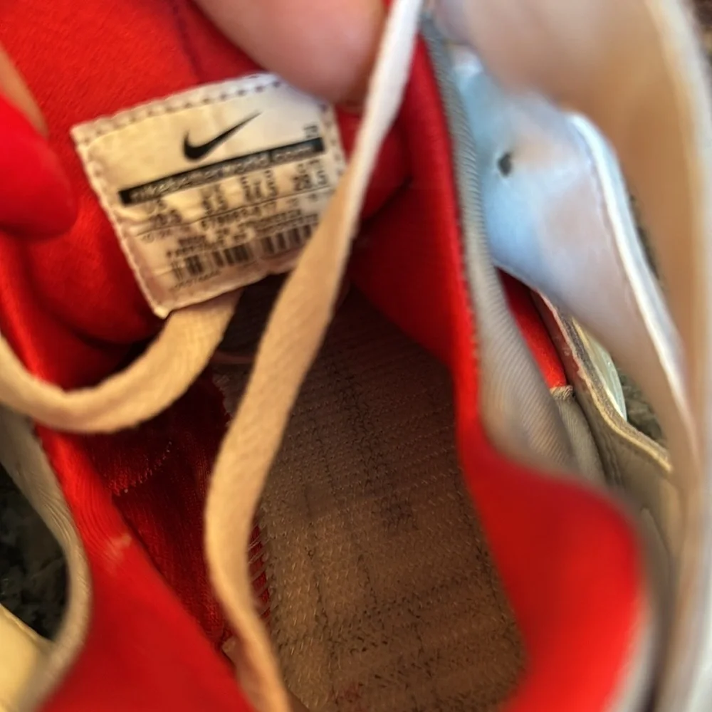 Nike trainer huarache White and Red Sneakers EUC 10.5